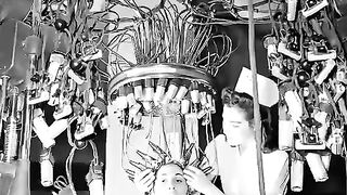 Beauty school in the 1940