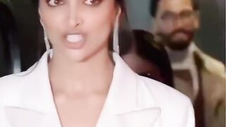 i love DEEPIKA PADUKONE BEAUTIFUL SMILE