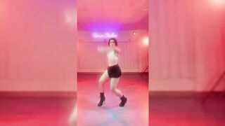 Indian Girl Gunika Sanan Dance