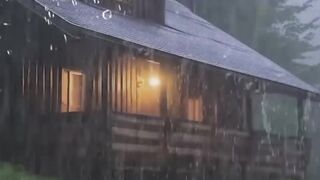 Rileksasi suara hujan di perkampungan