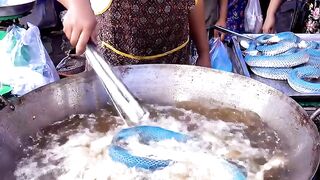 Life at a Wild Meet Market