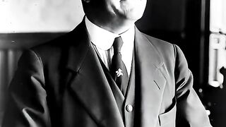 Одна из самых известных и одинаково нарисованных фигурок истории.