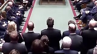 В ЛЕЙБЪРИСТКАТА ПАРТИЯ ЗРЕЕ БУНТ
