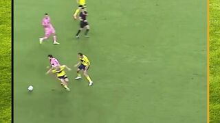 Ketika Messi melakukan nutmeg dua kali