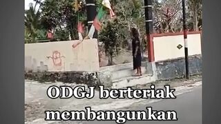 Untungnya siang hari, coba malam hari MemeLucu