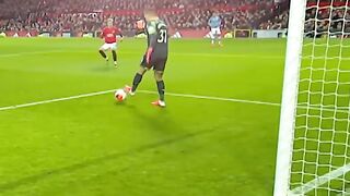 Ederson emang kiper terbaik