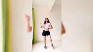 Indian Girl Avishi Updhyay Dance