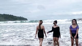 Play beach girl
