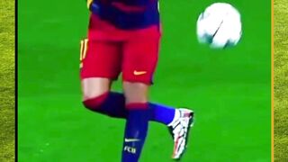 keterampilan pemain terbaik mengontrol bola.