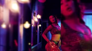 Indian Girl Anaira Gupta Dance