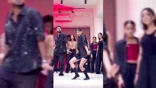 Indian Girl Kashish Singhvi Dance