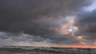 Beberapa luka tidak bisa dijelaskan hanya dirasakan.