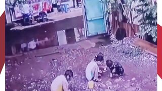 Mobil Hitam Tabrak Anak-Anak yang Sedang Bermain di Cipinang Besar Selatan