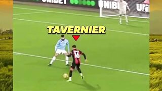 Tavernier Nendang ah Tiang gawang Halo, kita ketemu lagi. 2024 terulang di 2025udah kaya sequel film