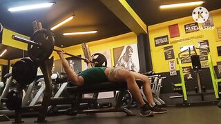 Bench Press Barbel Flat  Latihan Dada  Otot Kuat di Gym