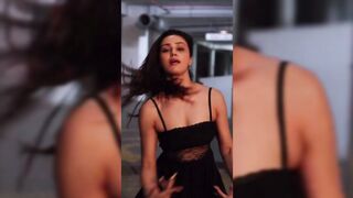 Indian Girl Anaira Gupta Dance