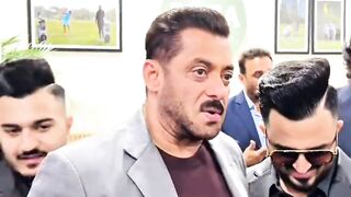 Salman Khan With Zam Zam Electronics Boys