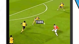 bayangkan kena tiang di hitung gol