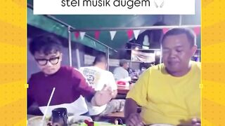 Follow akun ini agar tidak ketinggalan update terbaru video lucu lainnya