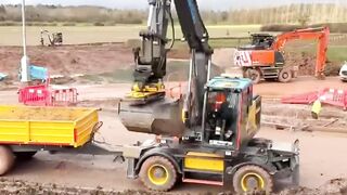Wheeled excavator and engcon Short Video