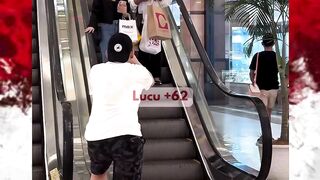 Prank cewe di eskalator
