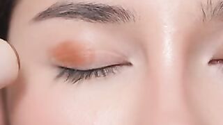 MAKE UP