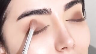 MAKE UP