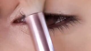 EYES MAKE UP