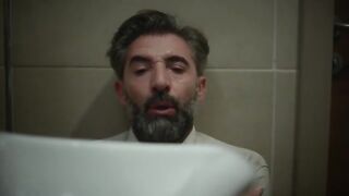 El pasado que Harun no puede borrar su hermana murió ante sus ojos y cambió su destino para siempre