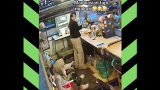kurang hati hati jadi salah duduk