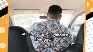 Nyetirnya di tengah2 dong