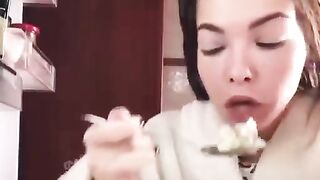 в холодильниках страны