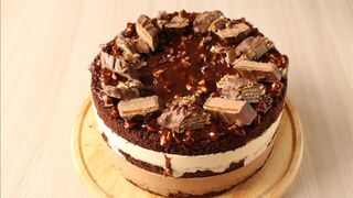 Шоколадный торт с арахисом