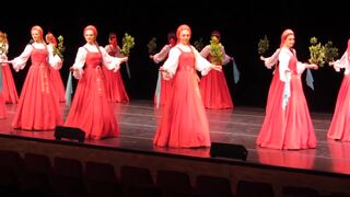 Завораживающий скользящий шаг от ансамбля Берёзка