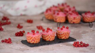 Маффины с красной смородиной
