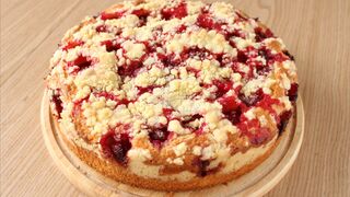 Клубничный пирог с крошкой