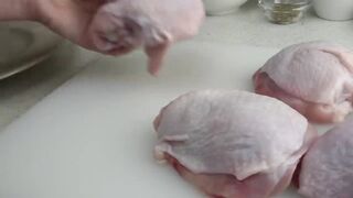 It's so delicious that I cook it almost every day! Dinner of chicken legs in a frying pan