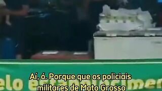 Polícia em vez de trabalhar tá é comendo lanchinho com os terroristas Bolsonaristas