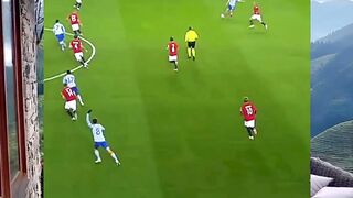 Padahal Morata gak perlu nyentuh bola itu