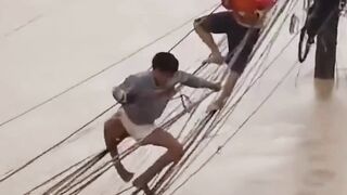 Thailand floods trap nearly 2 million residents and tourists