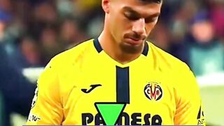 Momen Ramah Pemain Pada Maskotnya