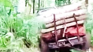 Old Truck, Heavy Load, Zero Mercy An Intense Off-Road Battle