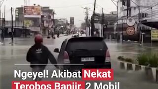 Dua mobil nekat terobos banjir di Medan, hasilnya sama-sama ngapung!