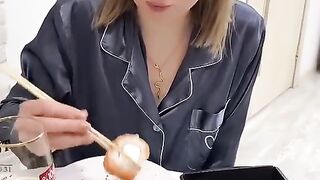 beautiful girls eat sushi????