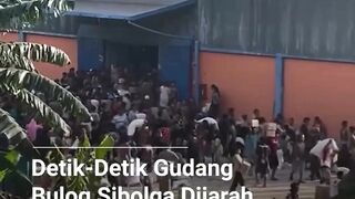 Video penjarahan di Gudang Bulog Sarudik, Sibolga