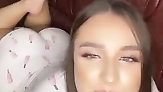 Девушка.