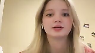 Девушка.