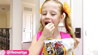 Настя играет в школу с папой. Nastya plays school with dad