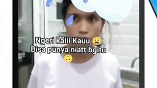 Dalam video yang viral, majikan memergoki saat pembantu hendak menyajikan makanan yang dicurigai sudah diberi sesuatu