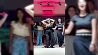 Indian Girl Kashish Singhvi Dance